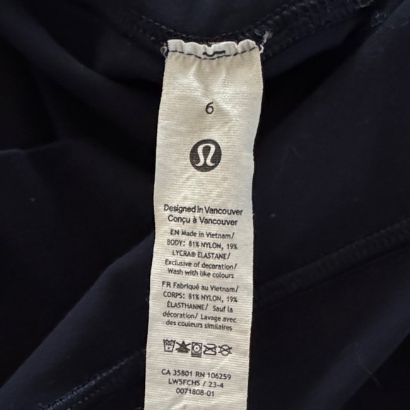 Lululemon Flare Leggings in Navy, Size 6 - Picture 3 of 3